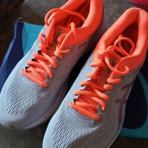 Women's Running Shoe